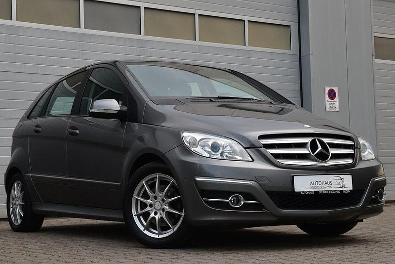 Grau Gebraucht 2010 Mercedes B200 Van / Kleinbus | 8.999 € (Etwas zu teuer) - Bild 1/4