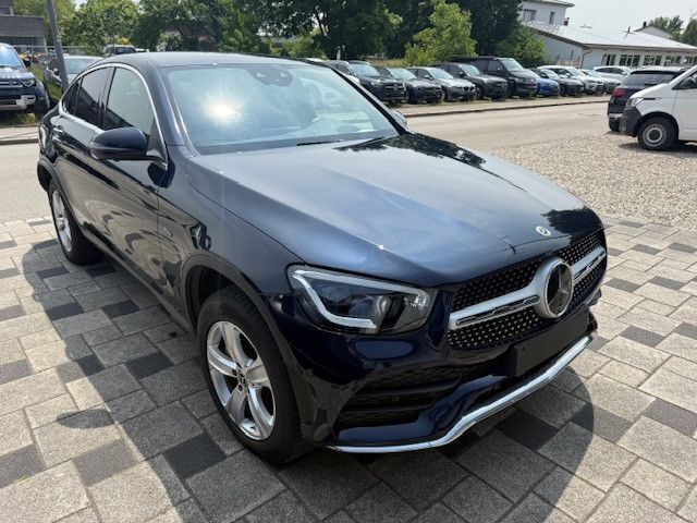 Blau Gebraucht 2021 Mercedes GLC300e AMG Coupé | 43.980 € (Fairer Preis) - Bild 1/4