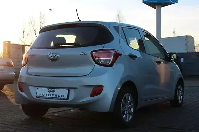 Gebraucht Hyundai i10 Classic 67 PS (49 kW) 2015 Grau Kleinwagen