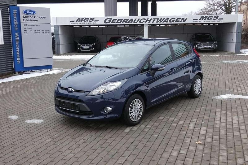 Gebraucht Ford Fiesta 60 PS (44 kW) 2012 Blazerblau Limousine