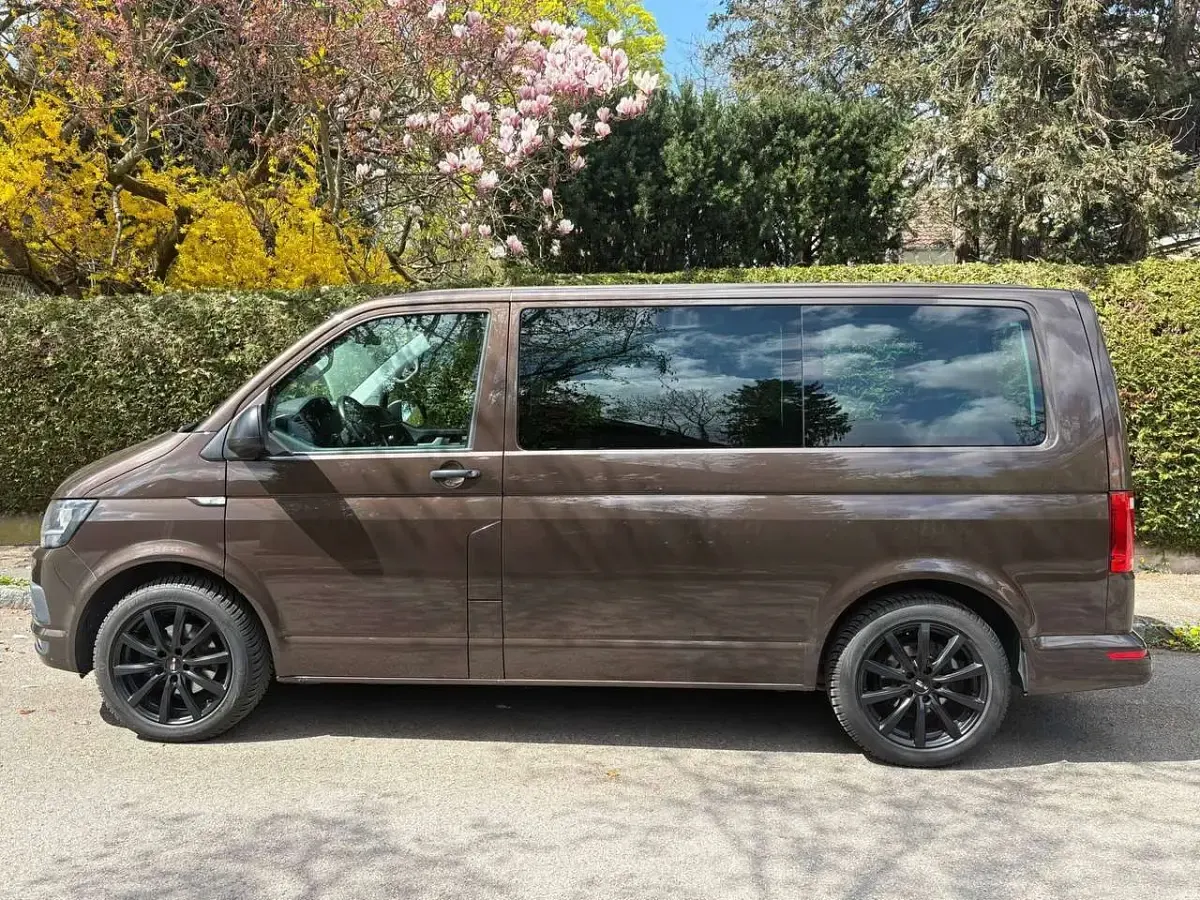 Gebraucht VW Multivan Trendline 150 PS (110 kW) 2016 Braun Van / Kleinbus