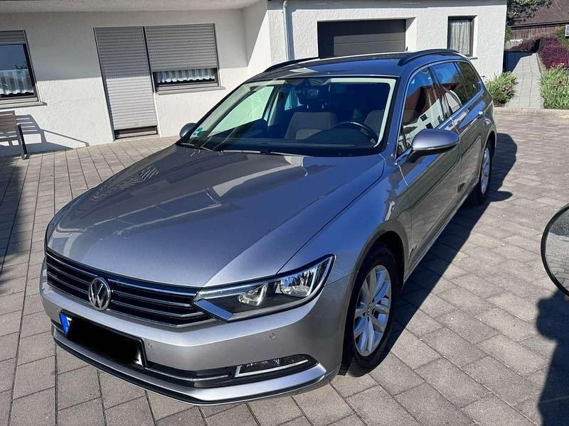 Gebraucht VW Passat Comfortline 150 PS (110 kW) 2018 Grau Kombi