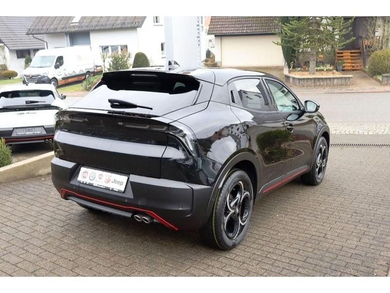 Neu Alfa Romeo GT Junior Edizione Speciale 145 PS (106 kW) 2025 Andere farbe SUV