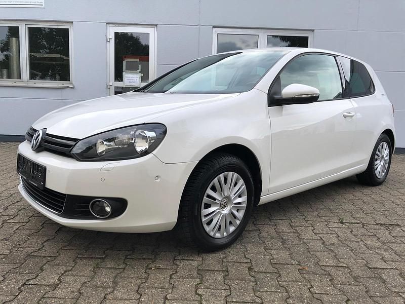 Weiß Gebraucht 2010 VW Golf VI Team Kleinwagen | 3.000 € (Guter Preis) - Bild 1/4
