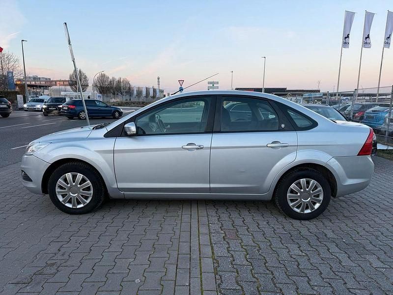 Gebraucht Ford Focus Ghia 101 PS (74 kW) 2008 Grau Limousine