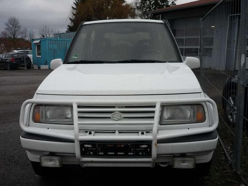 Weiß Gebraucht 1994 Suzuki Vitara SUV | 3.980 € - Bild 1/4