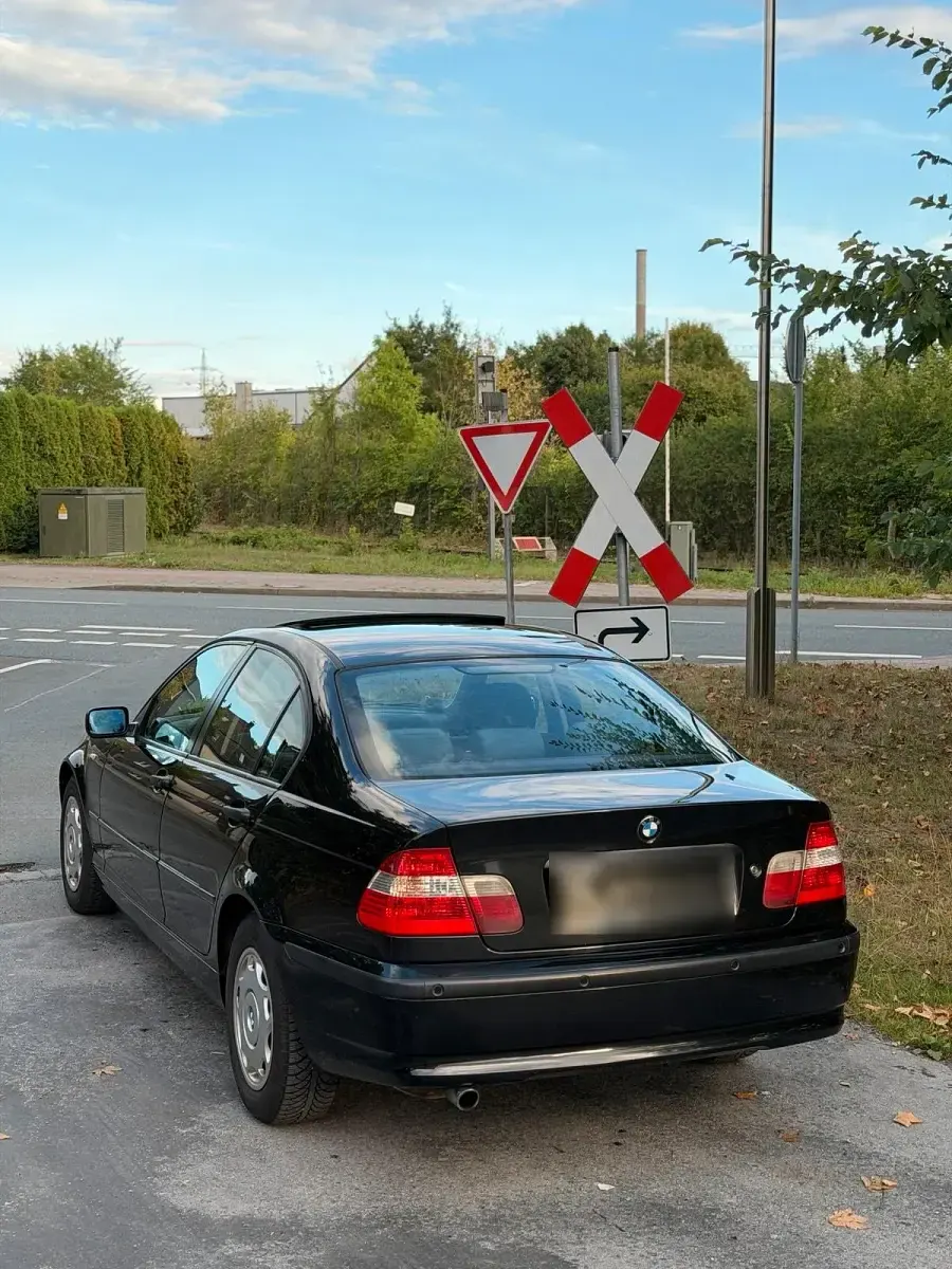 Gebraucht BMW 316 115 PS (84 kW) 2004 Schwarz Limousine