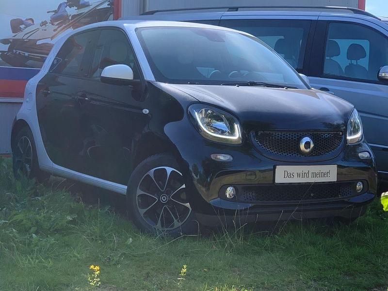 Weiß Gebraucht 2015 Smart ForFour Passion Limousine | 6.999 € (Guter Preis) - Bild 1/4