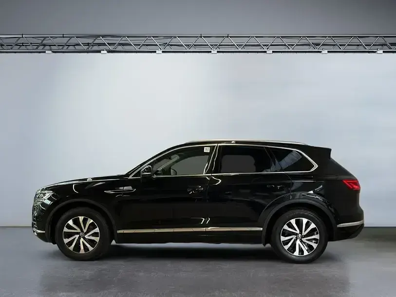 Gebraucht VW Touareg Elegance 286 PS (210 kW) 2023 Grenadillschwarz (metallic) SUV