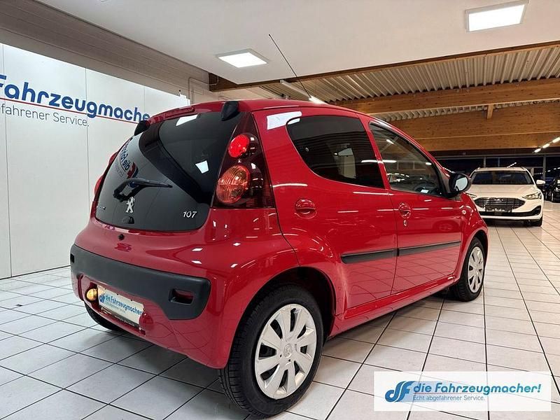 Gebraucht Peugeot 107 Active 68 PS (50 kW) 2013 Rot Kleinwagen