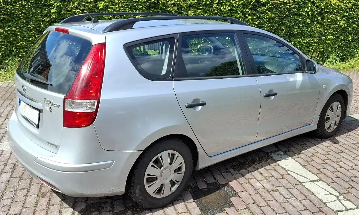 Gebraucht Hyundai i30 90 PS (66 kW) 2010 Silber Kombi