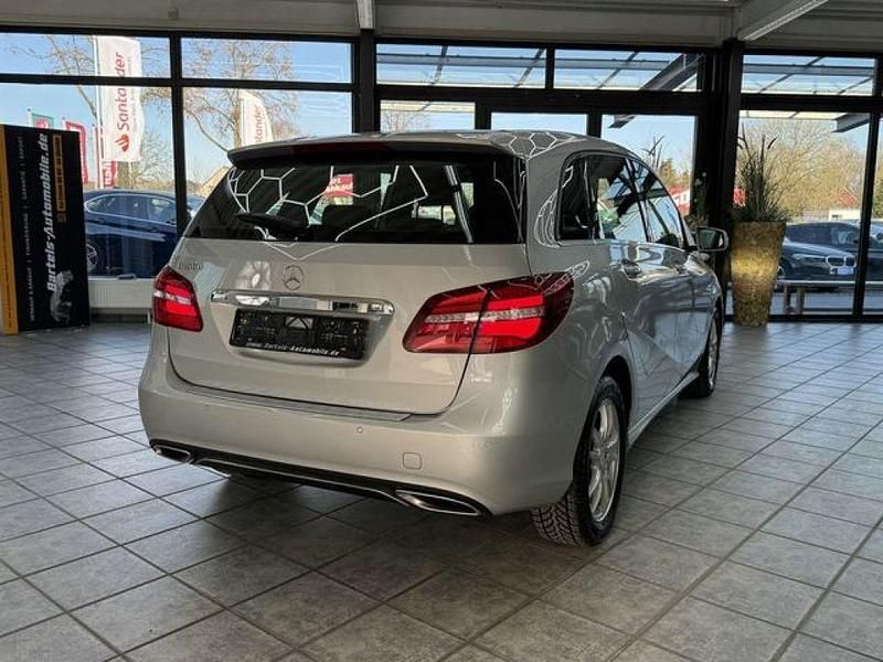 Gebraucht Mercedes 180 109 PS (80 kW) 2016 Polarsilber  metalliclack (metallic) Limousine