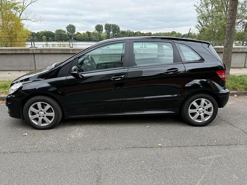 Gebraucht Mercedes B180 116 PS (85 kW) 2010 Schwarz Van / Kleinbus