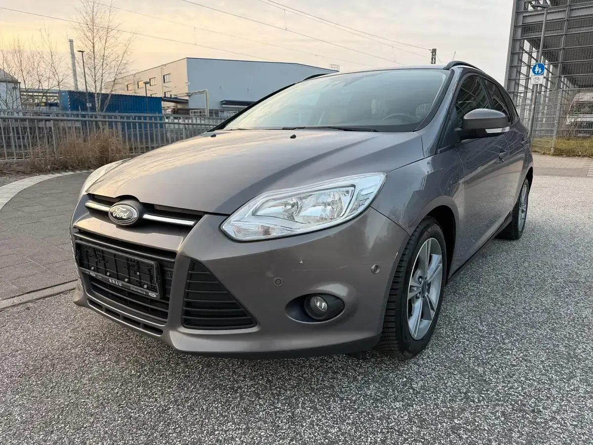 Używany Ford Focus 101 KM (74 kW) 2014 Szary Kombi
