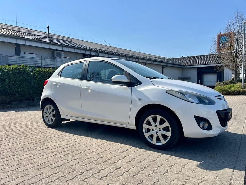 Usado Mazda 2 Edition 75 HP (55 kW) 2012 Branco Citadino