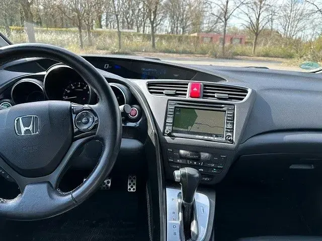 Gebraucht Honda Civic Executive 141 PS (103 kW) 2014 Rot Kombi