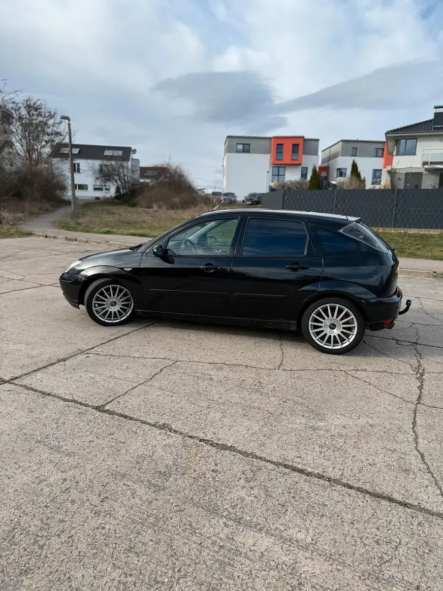Gebraucht Ford Focus ST 173 PS (127 kW) 2003 Schwarz Limousine