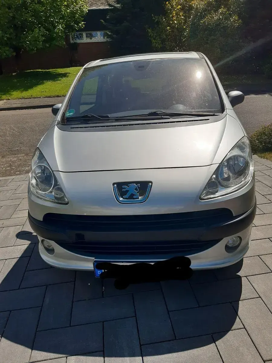 Gebraucht Peugeot 1007 Filou 68 PS (50 kW) 2006 Silber Van / Kleinbus