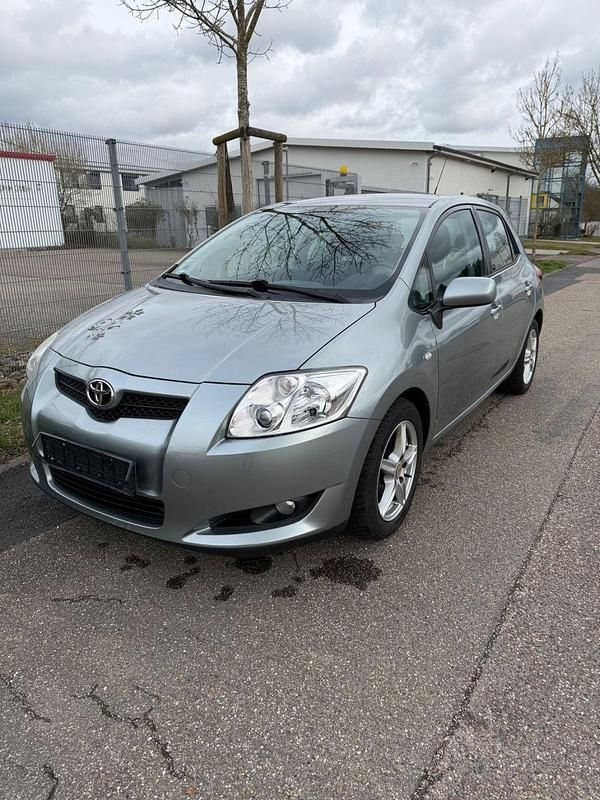 Gebraucht Toyota Auris 97 PS (71 kW) 2009 Silber Kleinwagen
