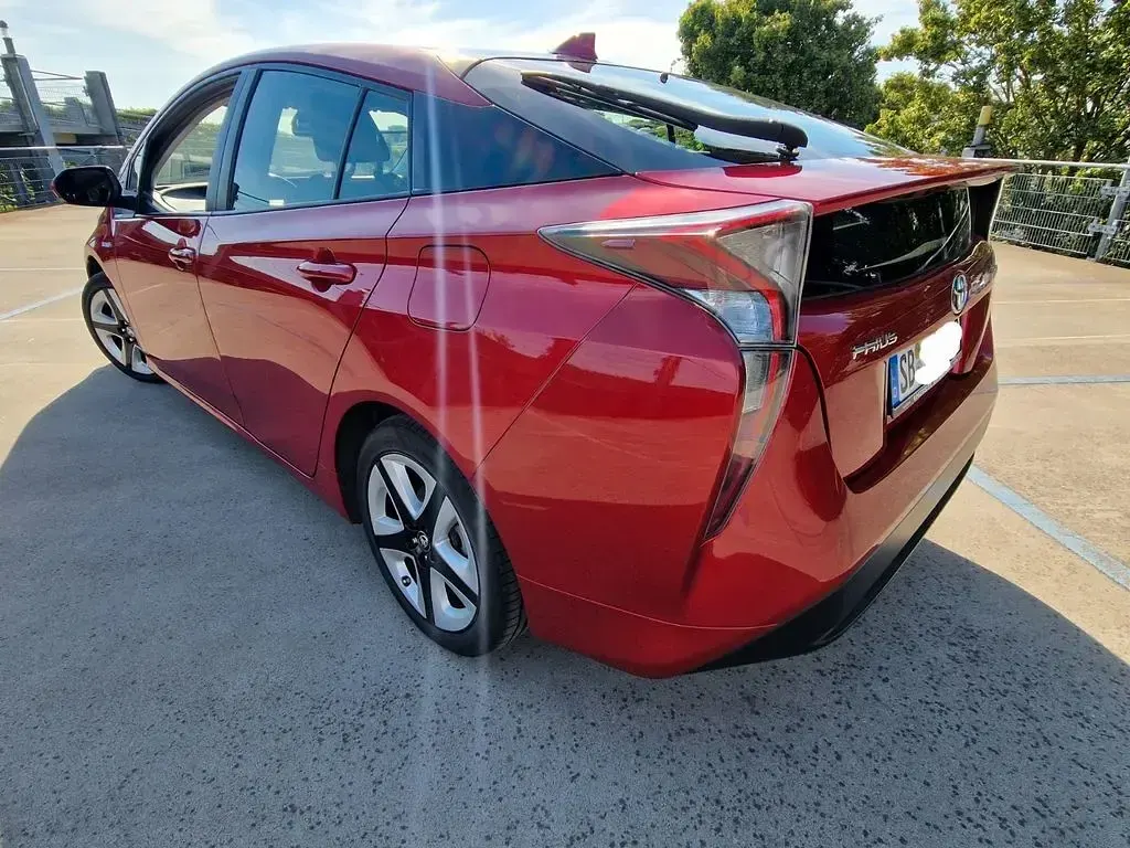 Gebraucht Toyota Prius Comfort 122 PS (89 kW) 2018 Rot Kleinwagen