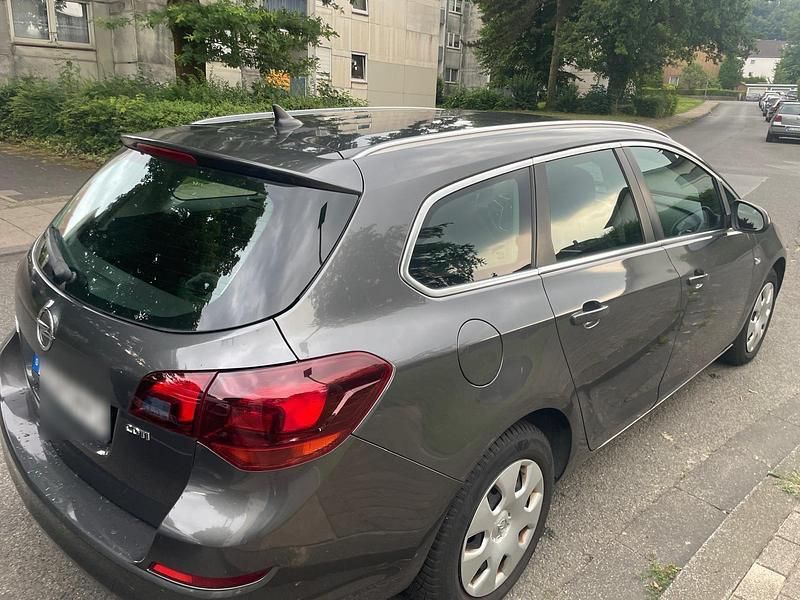 Grau Gebraucht 2011 Opel Astra Sport Kombi | 7.200 € (Teuer) - Bild 1/4