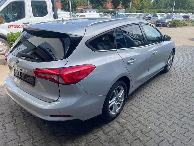 Gebraucht Ford Focus Titanium 125 PS (91 kW) 2022 Silber Kombi