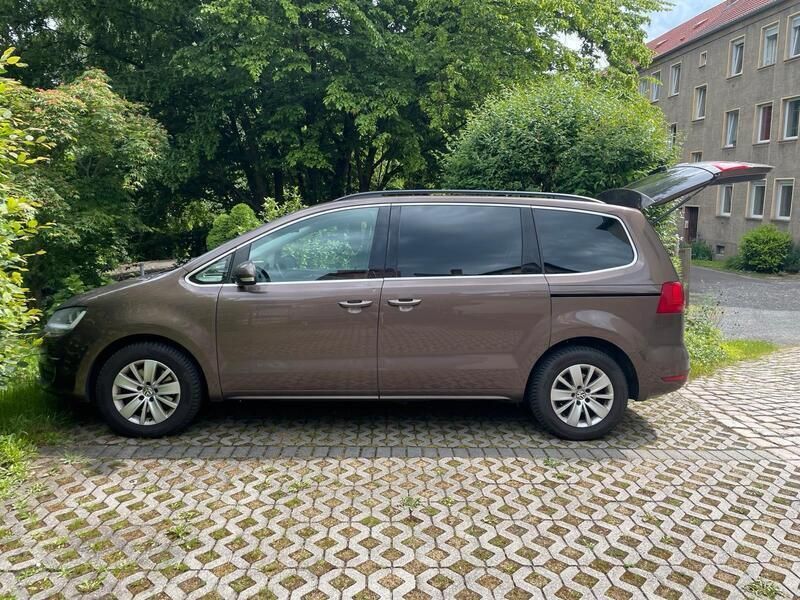 Braun Gebraucht 2010 VW Sharan Comfortline Van / Kleinbus | 5.500 € (Guter Preis) - Bild 1/4
