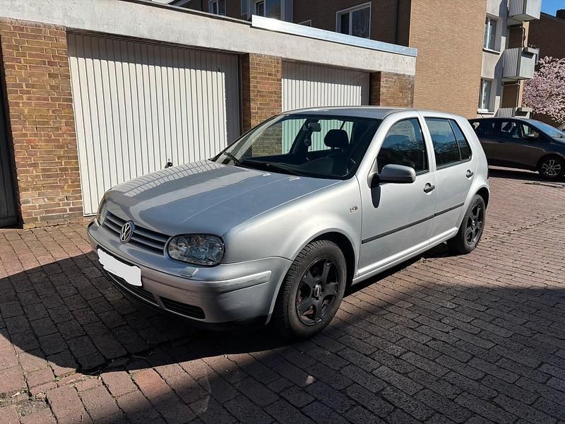 Silber Gebraucht 2000 VW Golf Limousine | 1.790 € (Guter Preis) - Bild 1/4