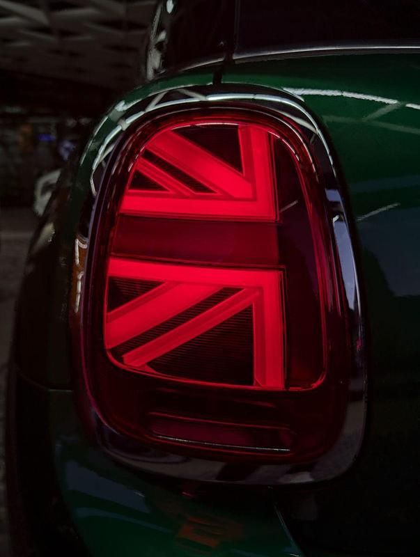 Grün Gebraucht 2021 Mini Cooper SE Classic Kleinwagen | 15.980 € (Guter Preis) - Bild 1/3