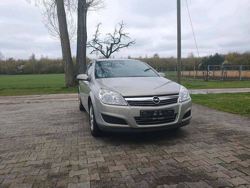 Gebraucht Opel Astra 116 PS (85 kW) 2009 Grau Kleinwagen
