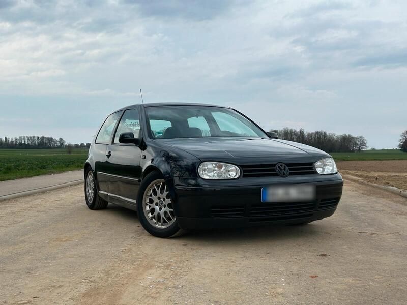 Schwarz Gebraucht 2003 VW Golf IV Kleinwagen | 2.000 € (Teuer) - Bild 1/4