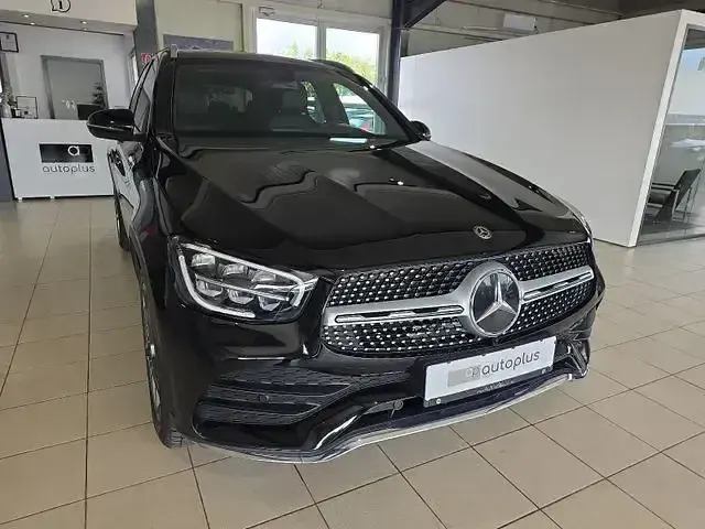Gebraucht Mercedes GLC300 AMG line 272 PS (200 kW) 2019 Obsidianschwarz  metalliclack SUV