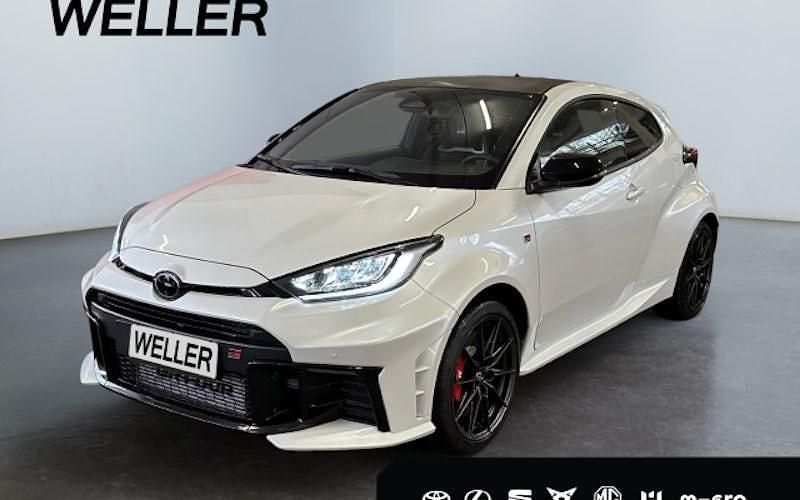 Weiß Neu 2025 Toyota Yaris Limousine | 55.490 € (Teuer) - Bild 1/4