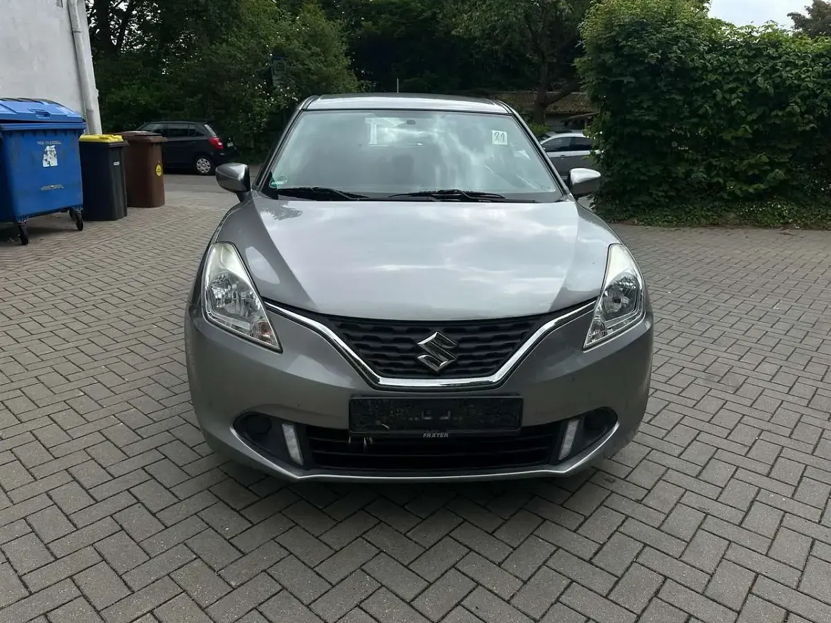 Gebraucht Suzuki Baleno Basic 90 PS (66 kW) 2018 Grau Kleinwagen