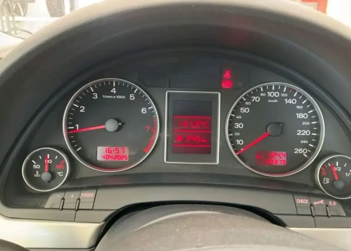 Gebraucht Audi A4 102 PS (75 kW) 2006 Lichtsilber metallic Limousine