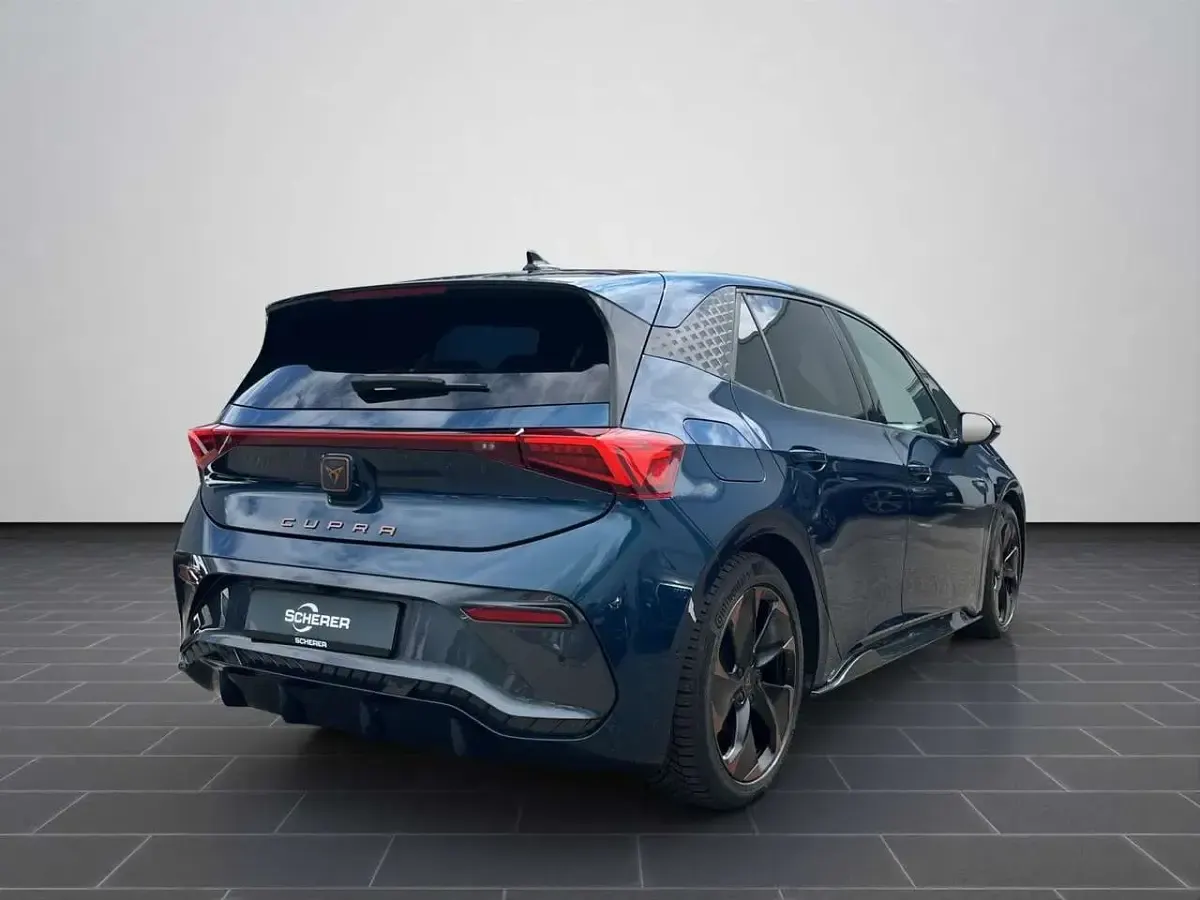 Gebraucht Cupra Born 150 kW (204 PS) 2023 Aurora blue metallic Kleinwagen