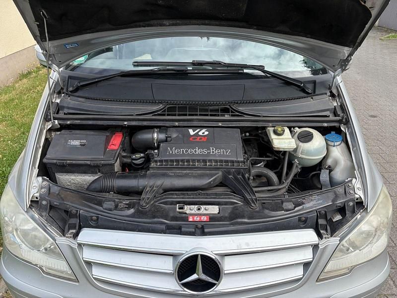 Silber Gebraucht 2010 Mercedes Viano Edition Van / Kleinbus | 14.999 € (Fairer Preis) - Bild 1/4