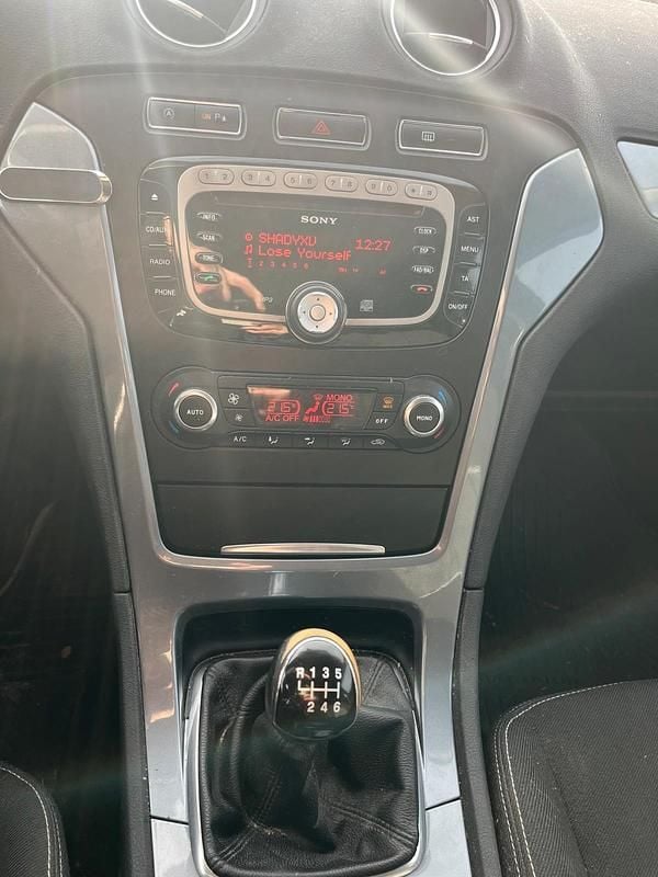 Gebraucht Ford Mondeo 115 PS (84 kW) 2011 Schwarz Kombi