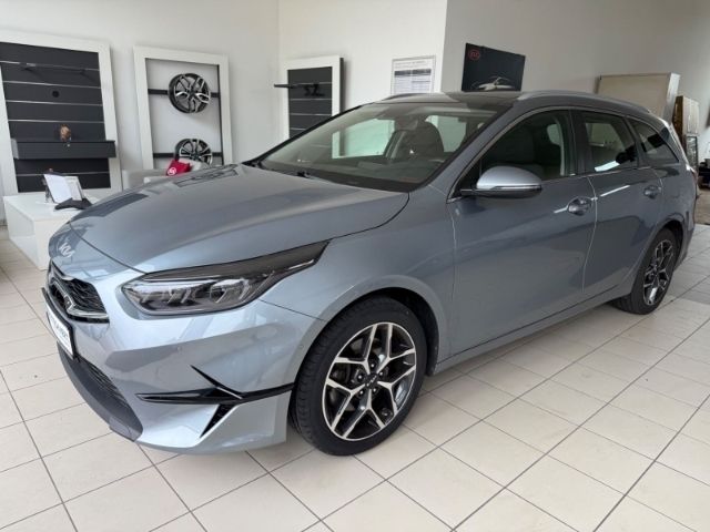 Css) lunarsilber met. (silber Gebraucht 2022 Kia Ceed Sportswagon Spirit Kombi | 23.950 € (Teuer) - Bild 1/4
