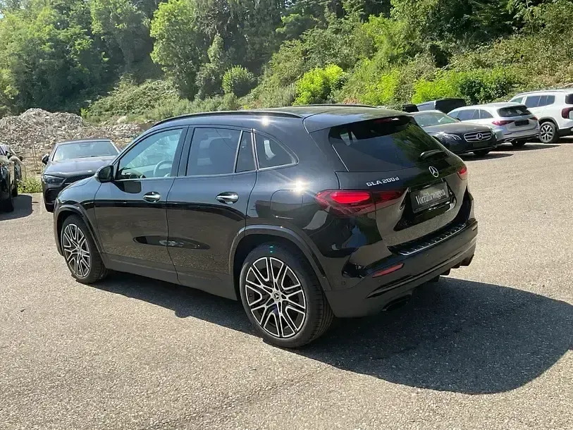 Gebraucht Mercedes GLA200 AMG 150 PS (110 kW) 2026 Schwarz SUV