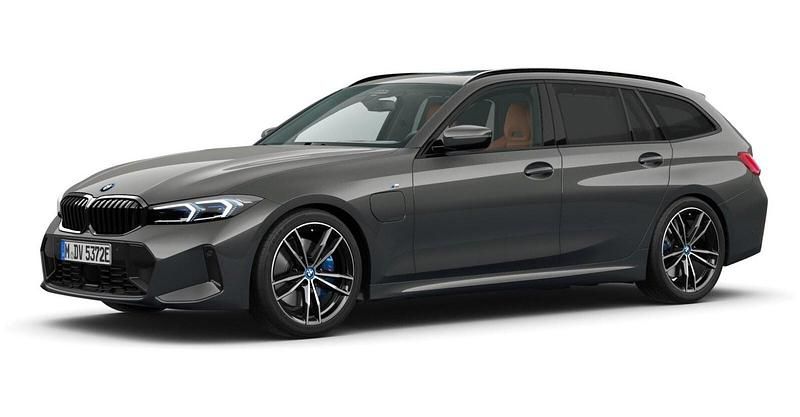 Grau Gebraucht 2024 BMW 330e Comfort Edition Kombi | 52.969 € - Bild 1/4