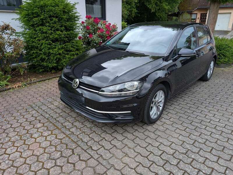 Schwarz Gebraucht 2019 VW Golf VII Comfortline Kleinwagen | 14.250 € (Guter Preis) - Bild 1/4