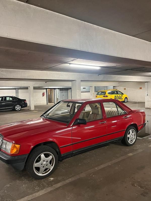 Gebraucht Mercedes 190 122 PS (89 kW) 1983 Rot Limousine