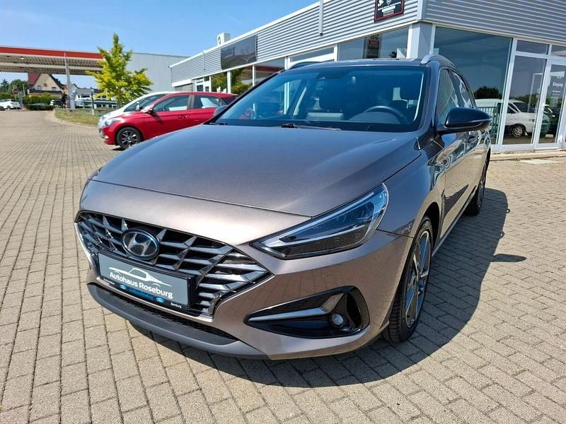 Grau Gebraucht 2021 Hyundai i30 Trend Kombi | 20.990 € - Bild 1/4