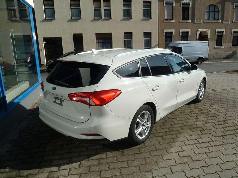 Gebraucht Ford Focus Cool & Connect 125 PS (91 kW) 2020 Weiß Limousine