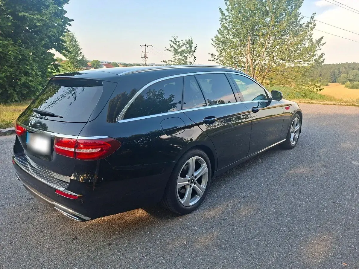 Gebraucht Mercedes E220 194 PS (142 kW) 2019 Schwarz Kombi