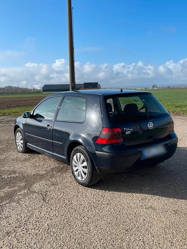 Gebraucht VW Golf IV 68 PS (50 kW) 2002 Blau Kleinwagen