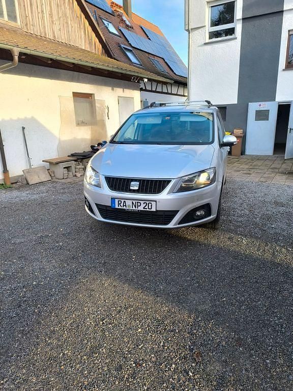 Silber Gebraucht 2015 Seat Alhambra Ecomotive Van / Kleinbus | 9.799 € (Superpreis) - Bild 1/4