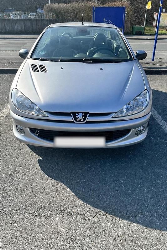 Gebraucht Peugeot 206 109 PS (80 kW) 2004 Silber Cabrio