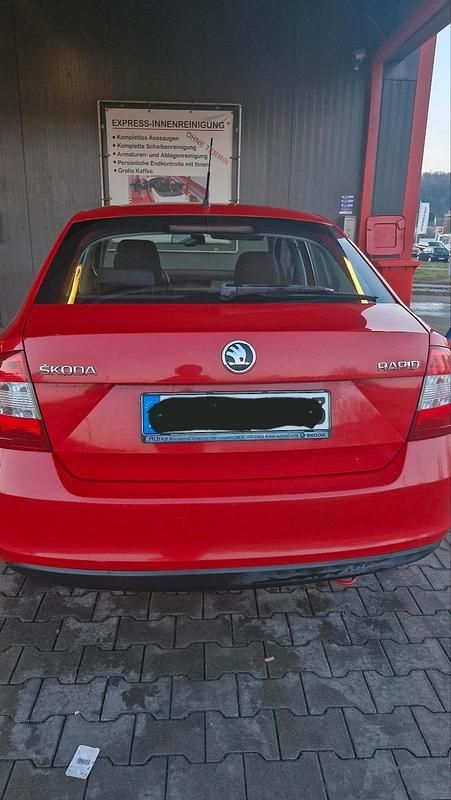 Gebraucht Skoda Rapid Active 86 PS (63 kW) 2014 Rot Limousine
